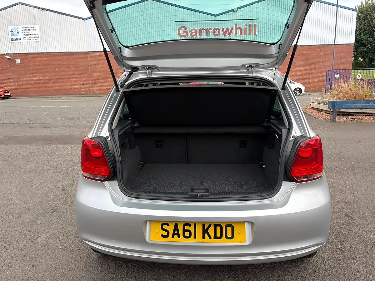 Used 2011 Volkswagen Polo Match Silver - Interior and Exterior details 7