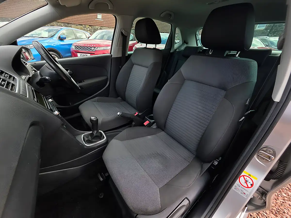Used 2011 Volkswagen Polo Match Silver - Interior and Exterior details 10