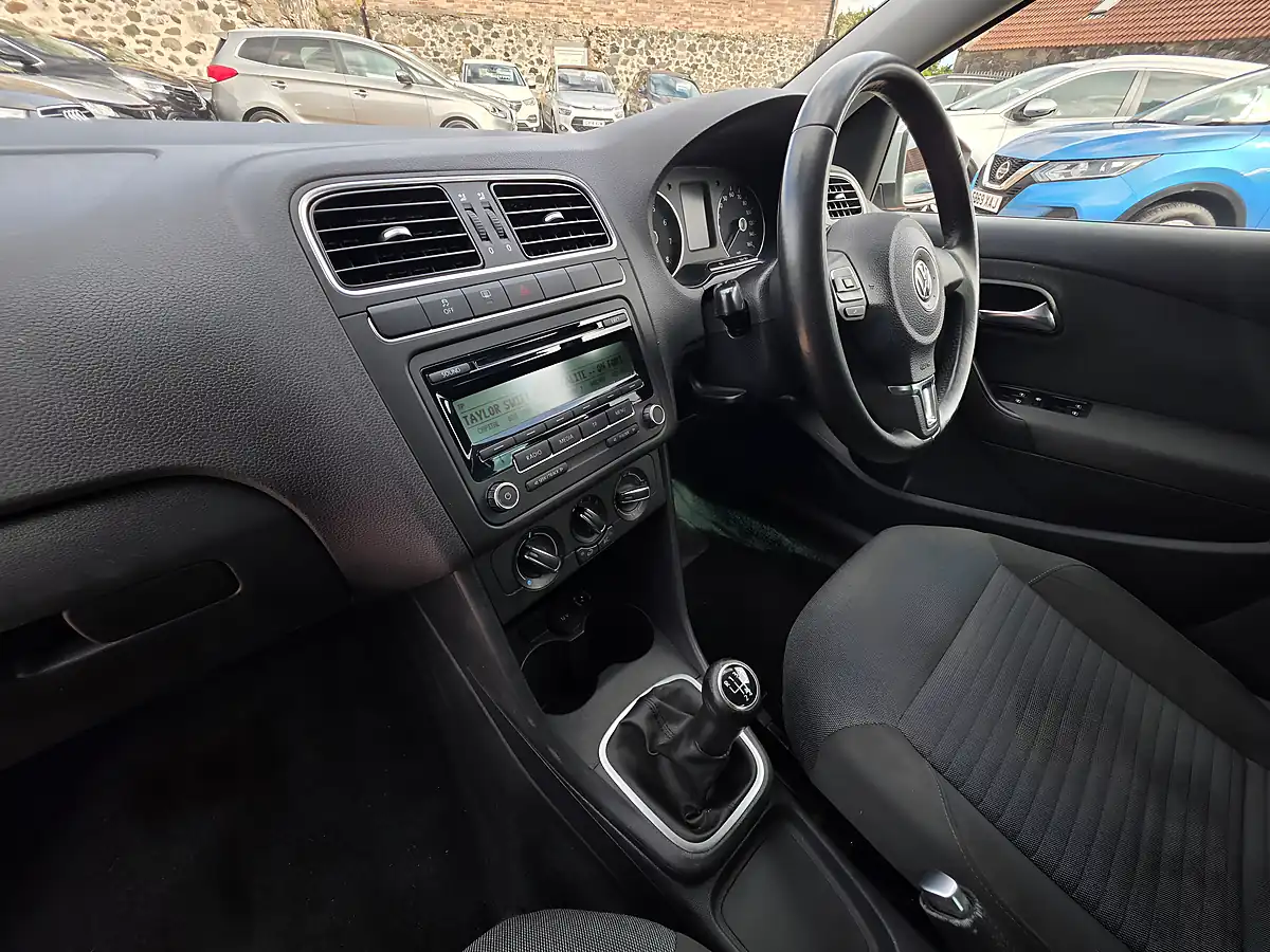 Used 2011 Volkswagen Polo Match Silver - Interior and Exterior details 11
