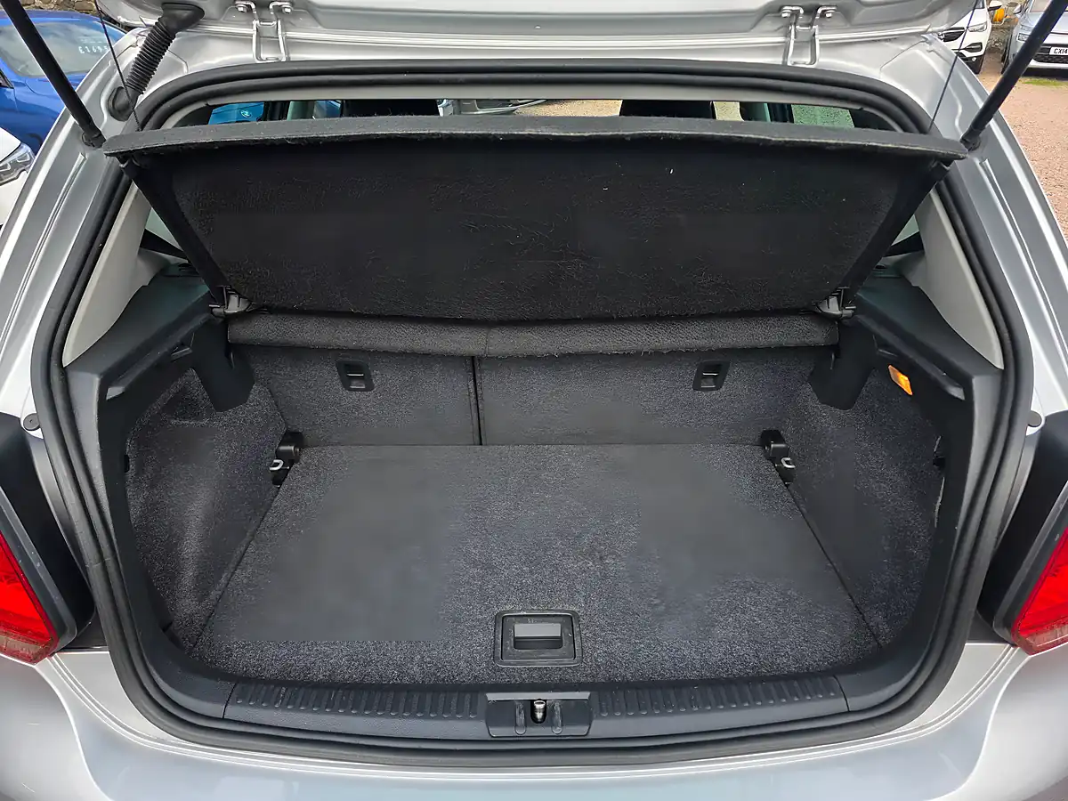 Used 2011 Volkswagen Polo Match Silver - Interior and Exterior details 13
