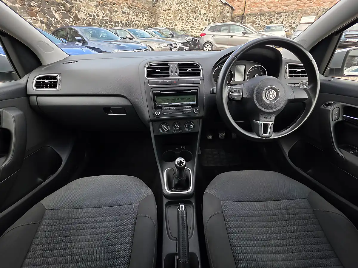 Used 2011 Volkswagen Polo Match Silver - Interior and Exterior details 7