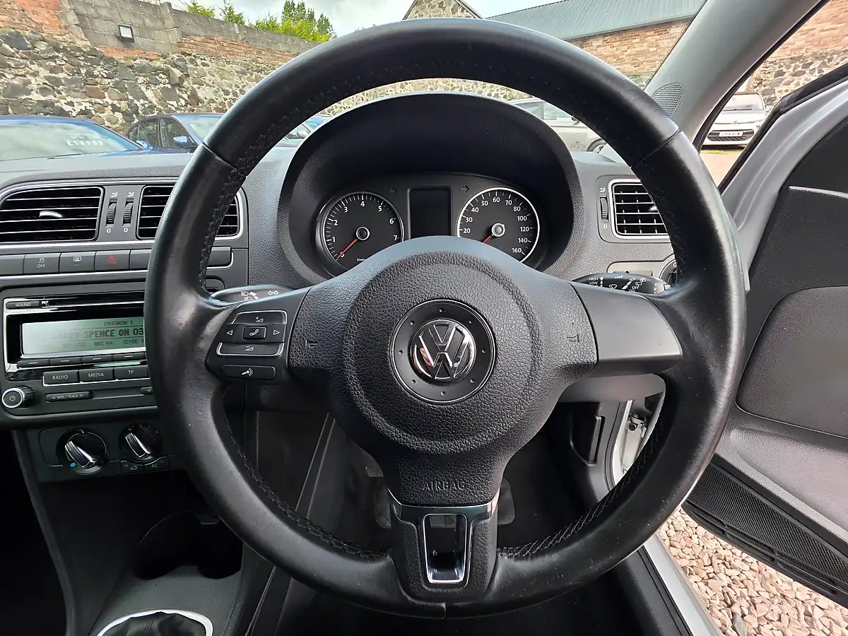 Used 2011 Volkswagen Polo Match Silver - Interior and Exterior details 9