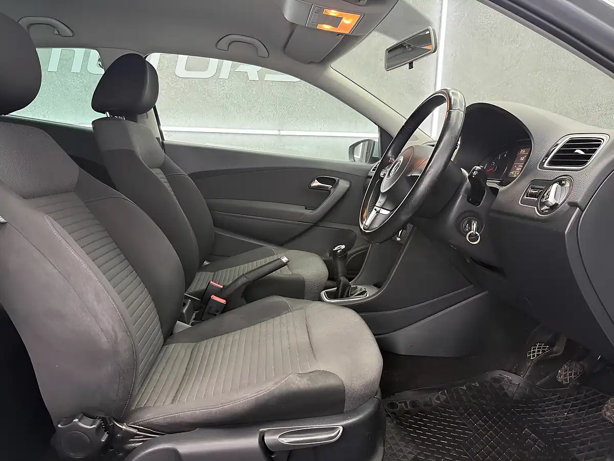 Used 2011 Volkswagen Polo Match Silver - Interior and Exterior details 16