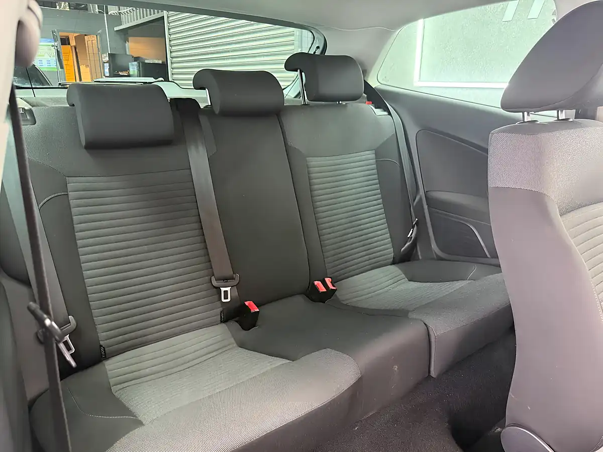 Used 2011 Volkswagen Polo Match Silver - Interior and Exterior details 17