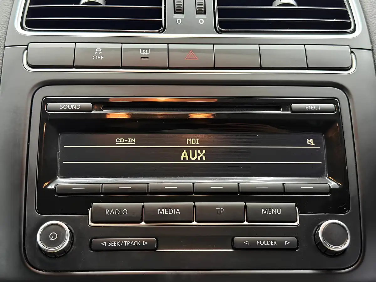 Used 2011 Volkswagen Polo Match Silver - Interior and Exterior details 18