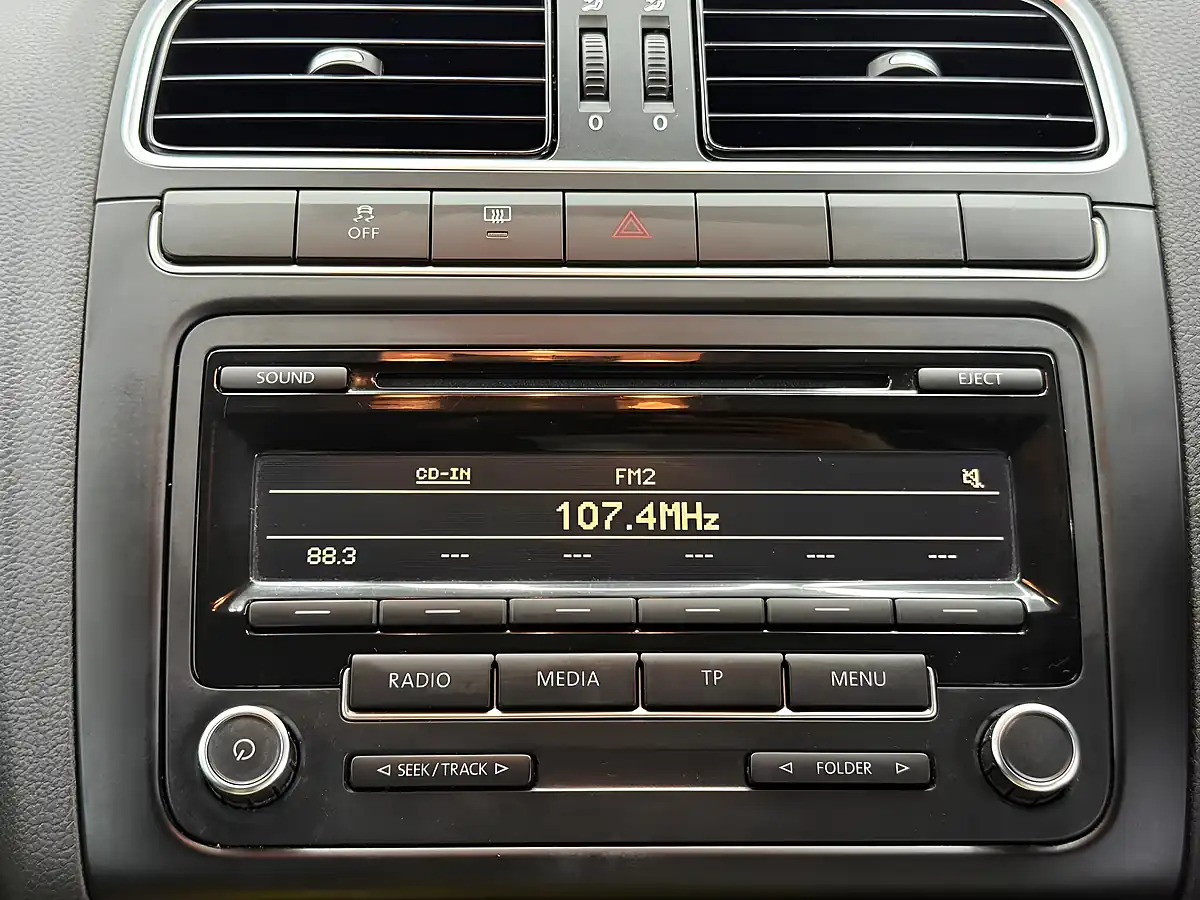 Used 2011 Volkswagen Polo Match Silver - Interior and Exterior details 19