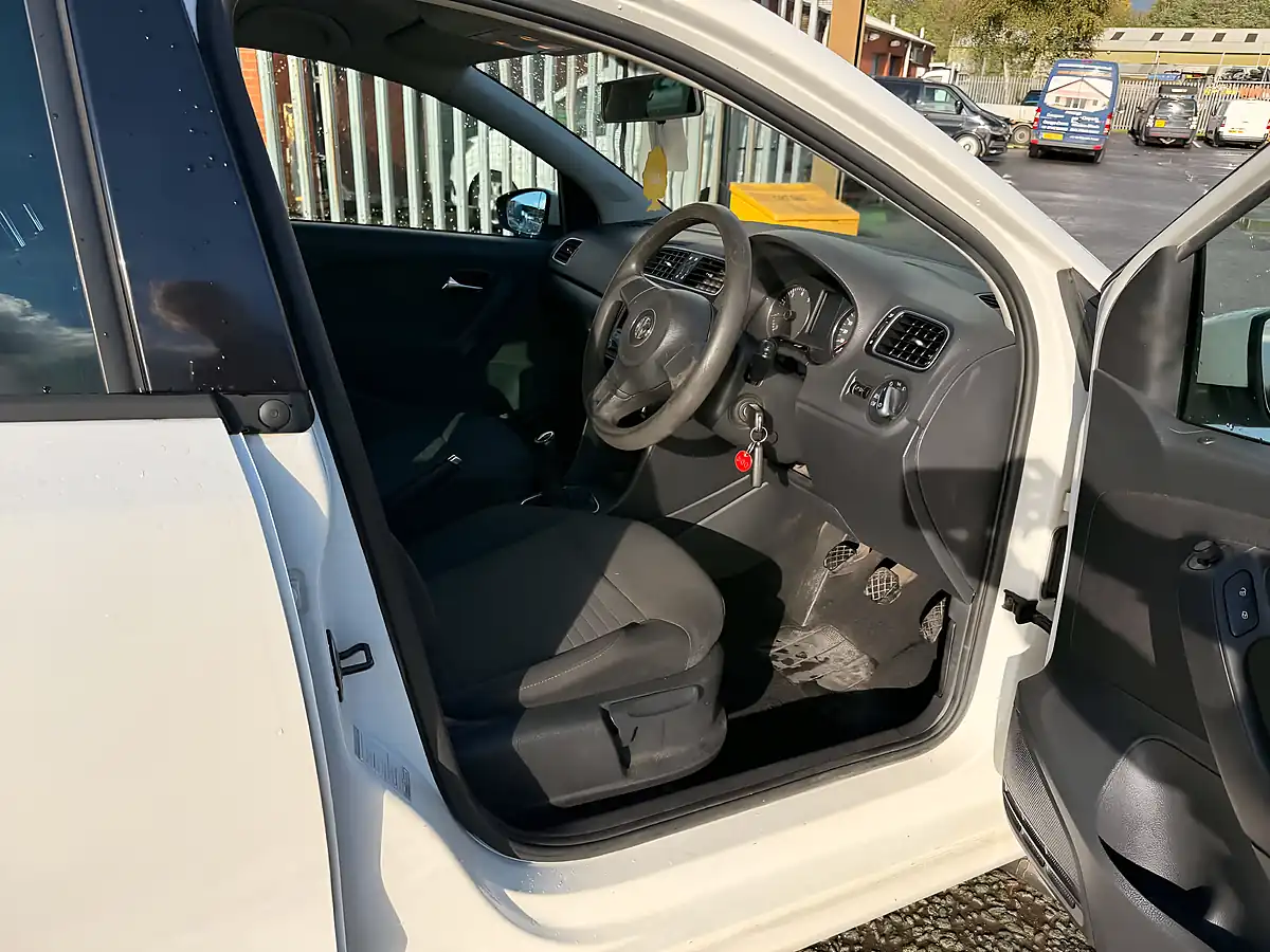 Used 2011 Volkswagen Polo Match White - Interior and Exterior details 15