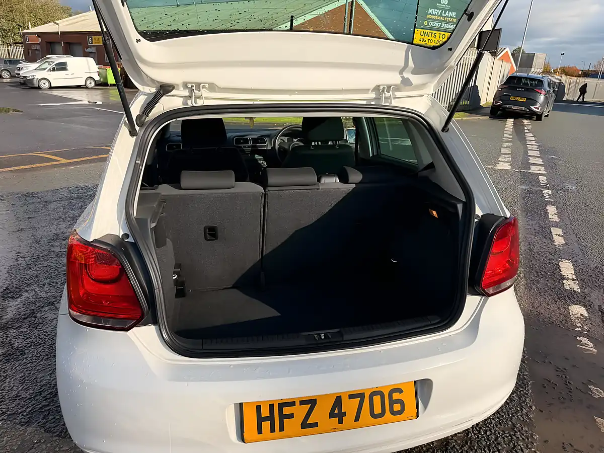 Used 2011 Volkswagen Polo Match White - Interior and Exterior details 17