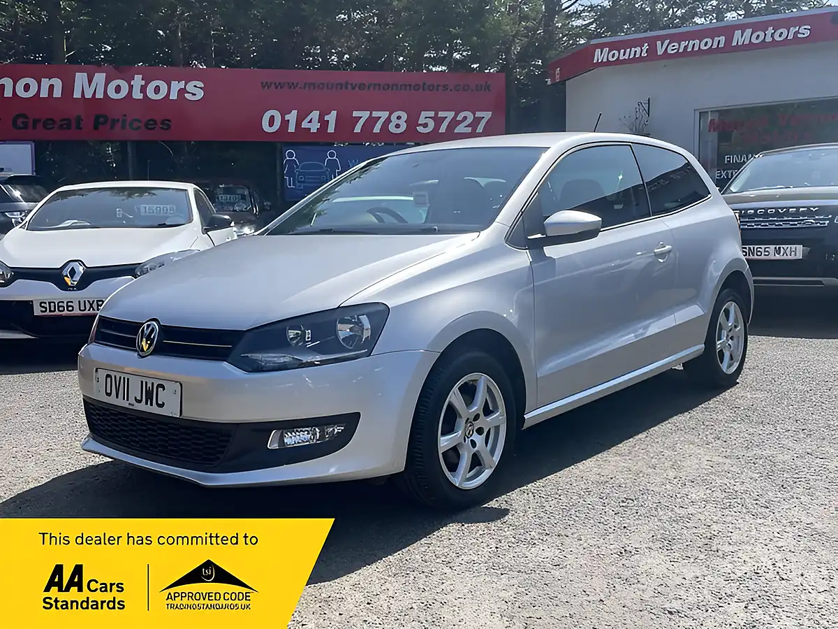 Used 2011 Volkswagen Polo Moda Silver - Front View