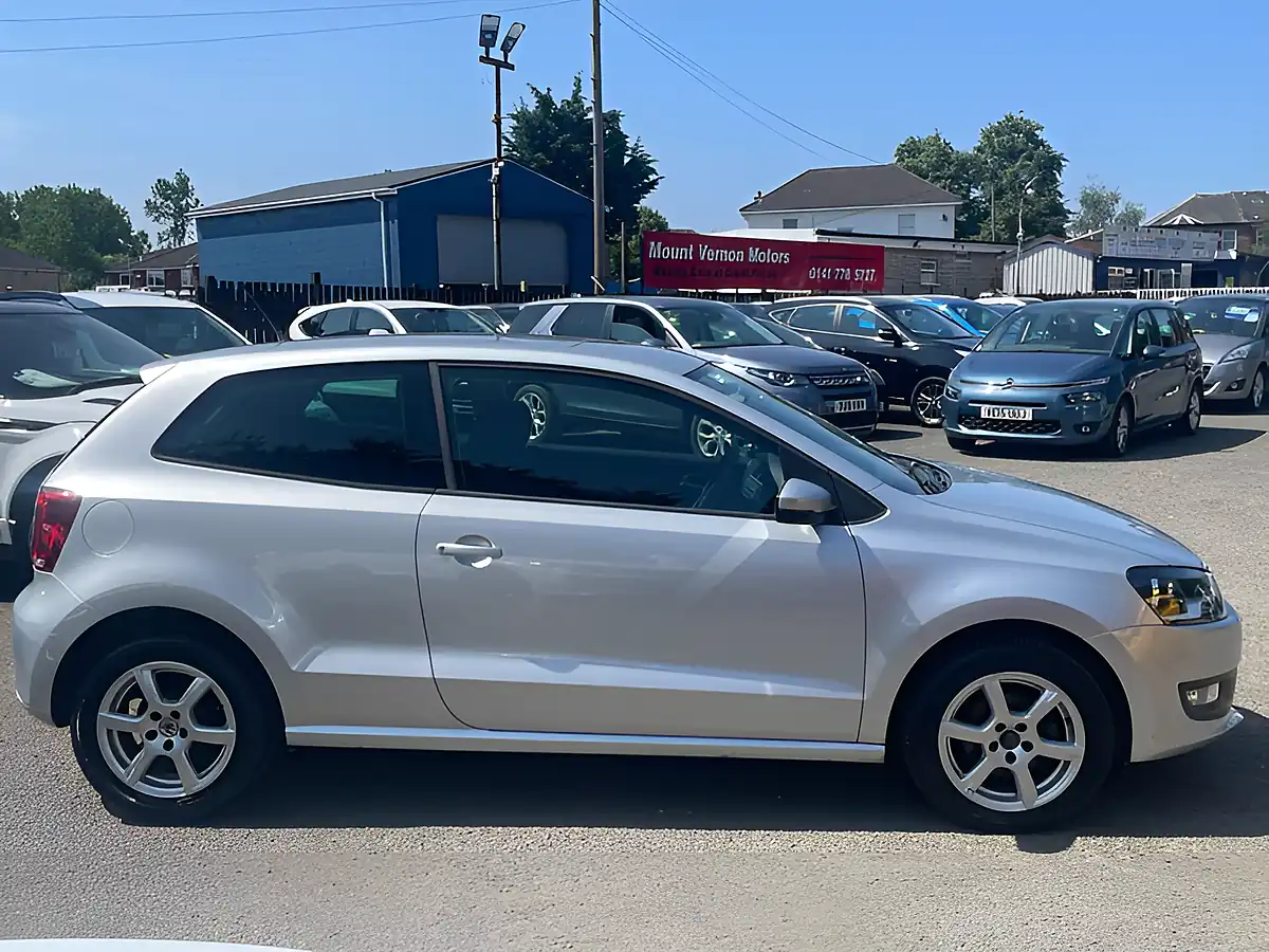 Used 2011 Volkswagen Polo Moda Silver - Interior and Exterior details 10
