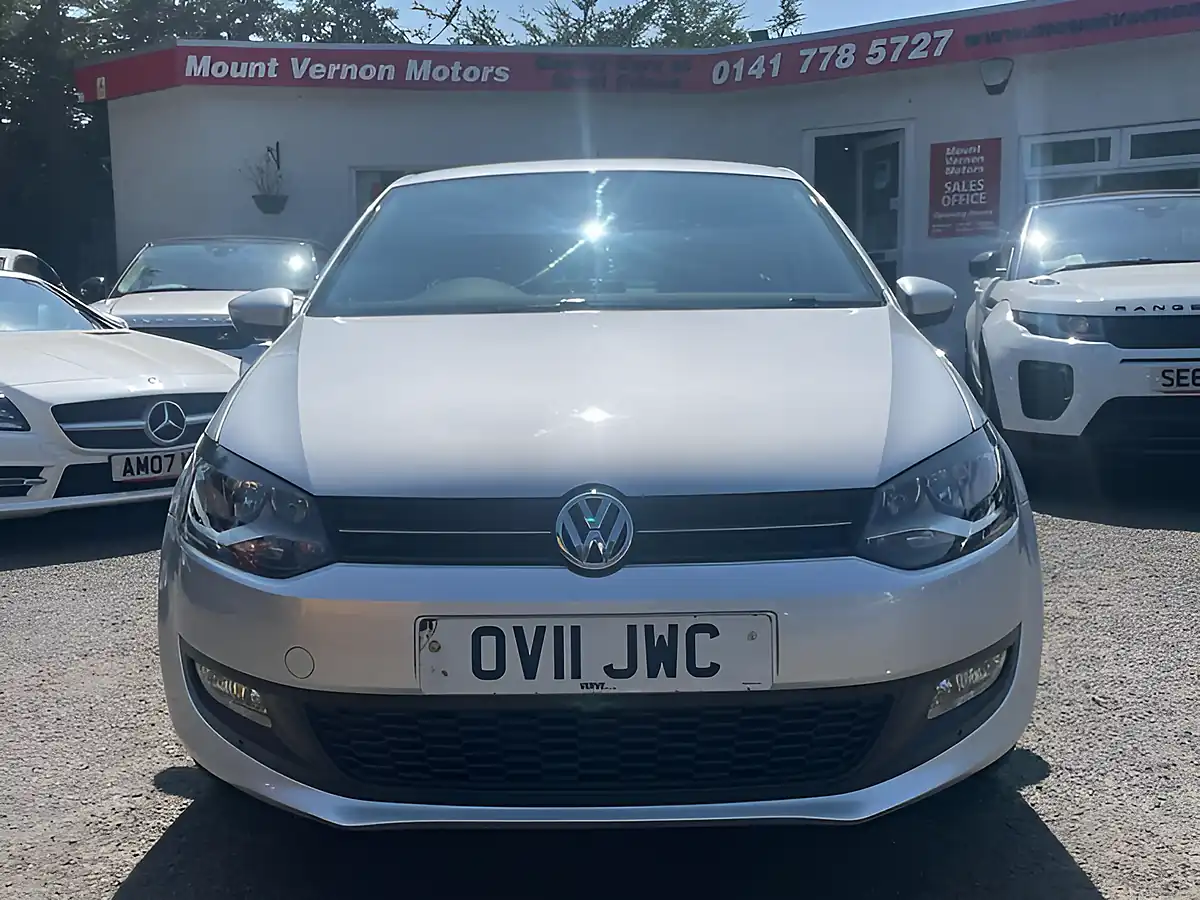 Used 2011 Volkswagen Polo Moda Silver - Interior and Exterior details 12
