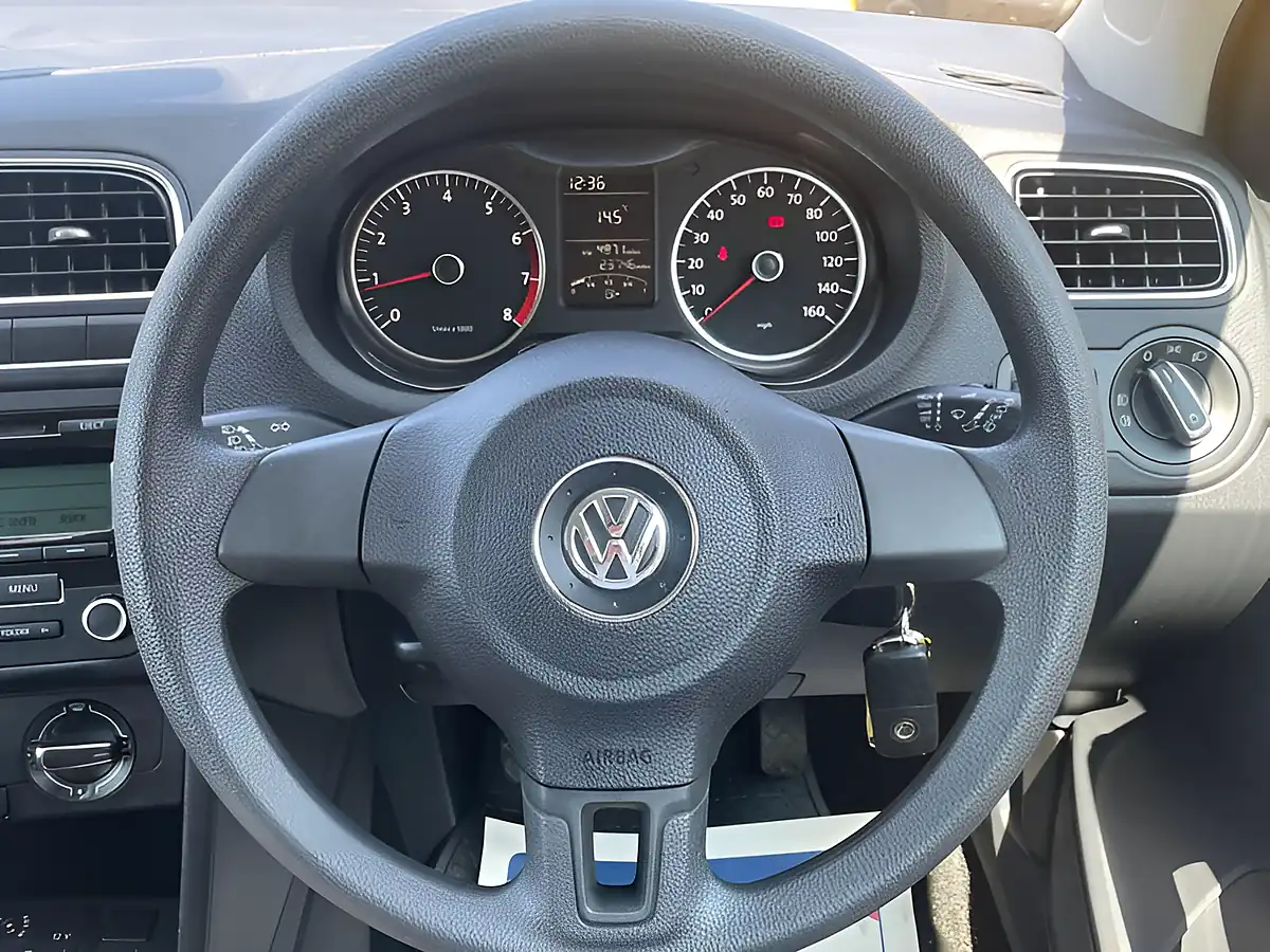 Used 2011 Volkswagen Polo Moda Silver - Interior and Exterior details 18