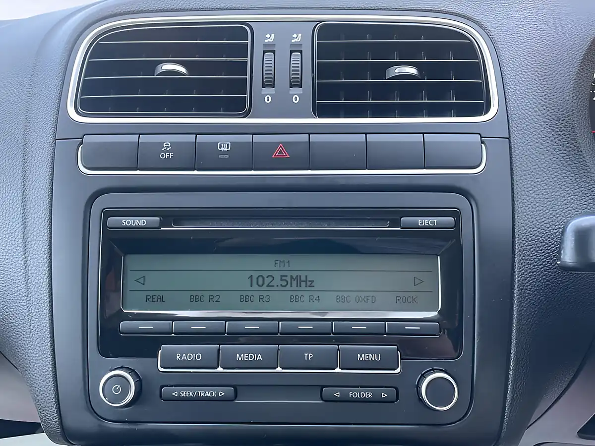 Used 2011 Volkswagen Polo Moda Silver - Interior and Exterior details 19