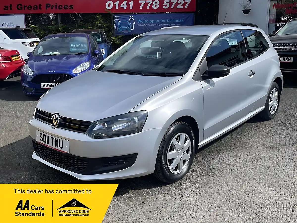 Used 2011 Volkswagen Polo S Silver - Front View
