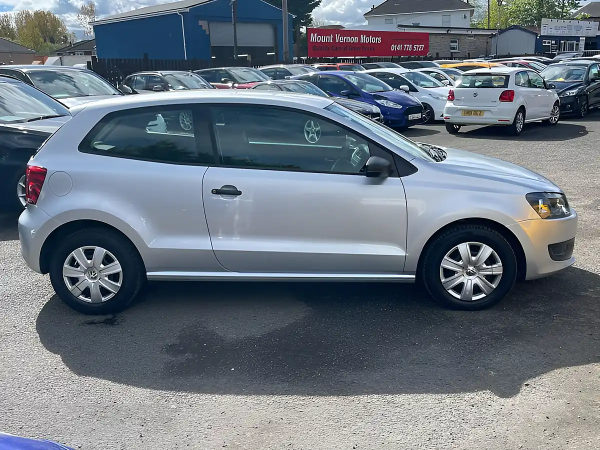 Used 2011 Volkswagen Polo S Silver - Interior and Exterior details 11