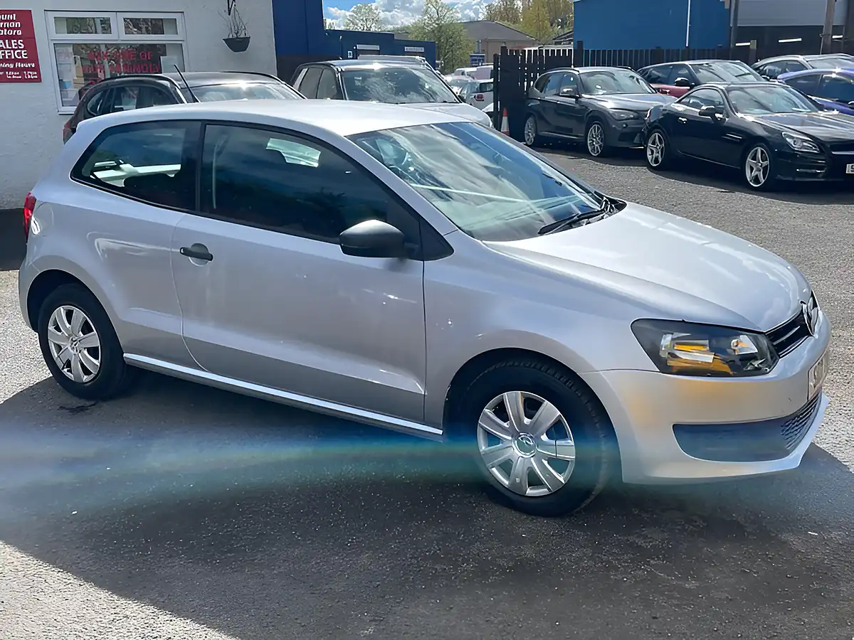 Used 2011 Volkswagen Polo S Silver - Interior and Exterior details 12