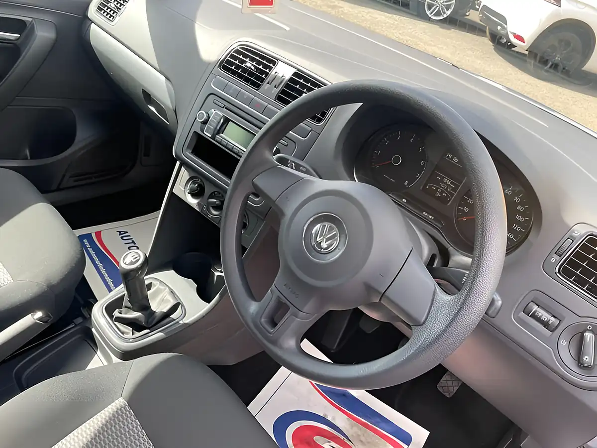 Used 2011 Volkswagen Polo S Silver - Interior and Exterior details 14