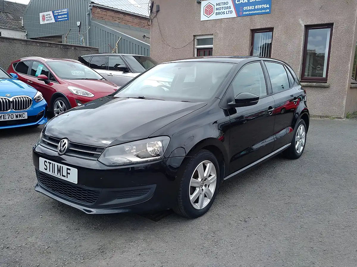 Used 2011 Volkswagen Polo Se Black - Front View