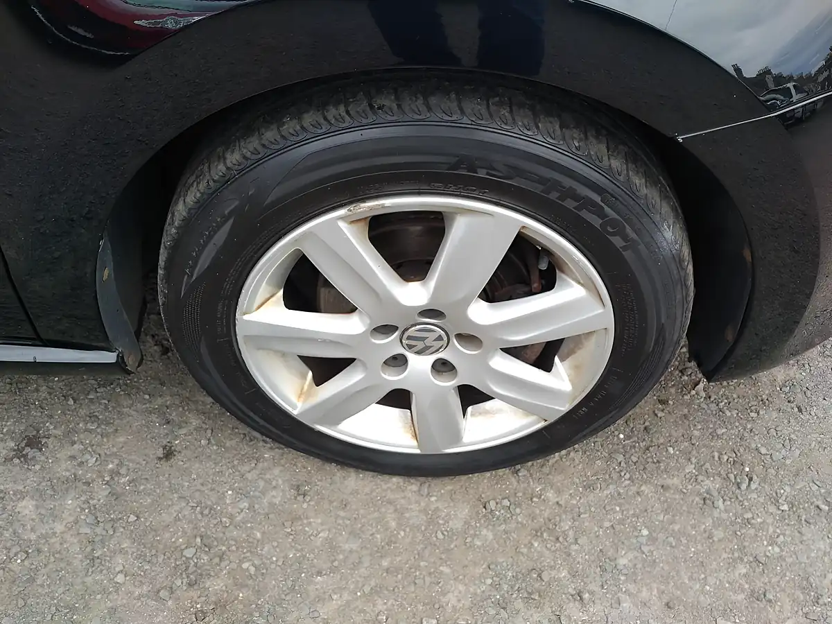 Used 2011 Volkswagen Polo Se Black - Interior and Exterior details 12