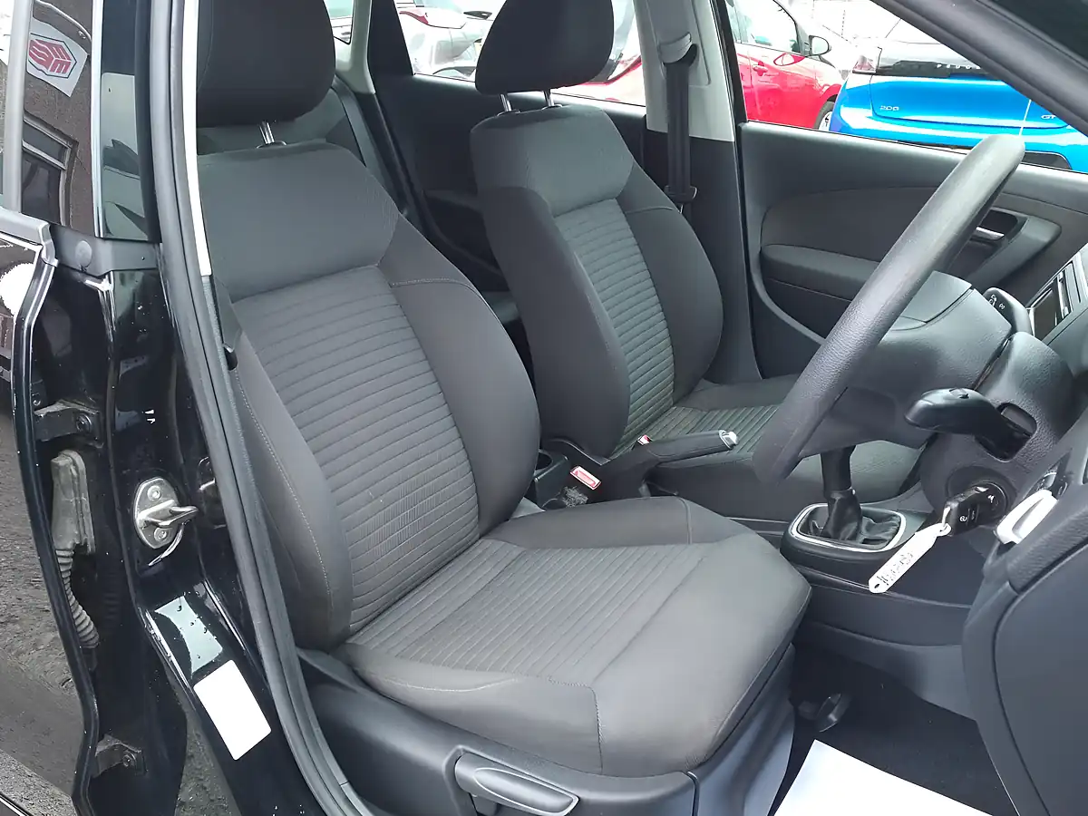Used 2011 Volkswagen Polo Se Black - Interior and Exterior details 14