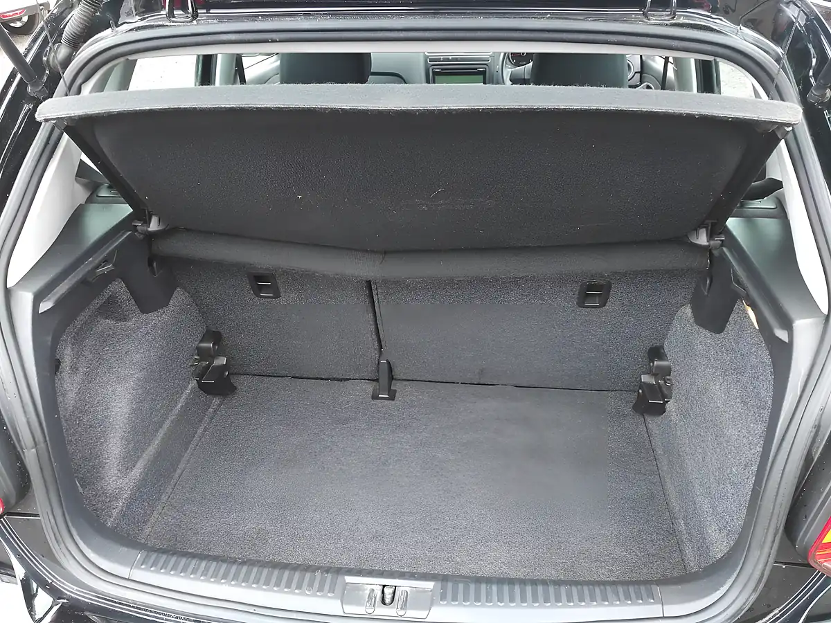 Used 2011 Volkswagen Polo Se Black - Interior and Exterior details 17