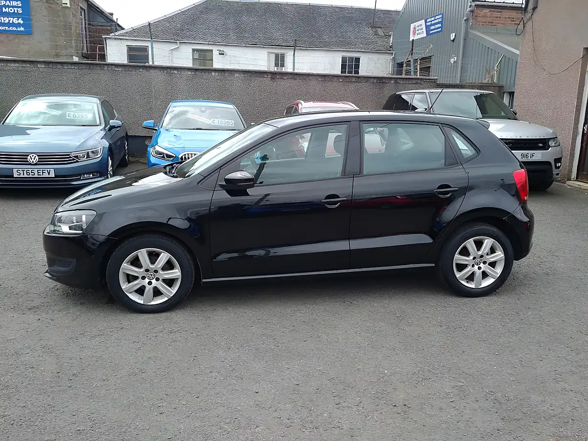 Used 2011 Volkswagen Polo Se Black - Interior and Exterior details 3