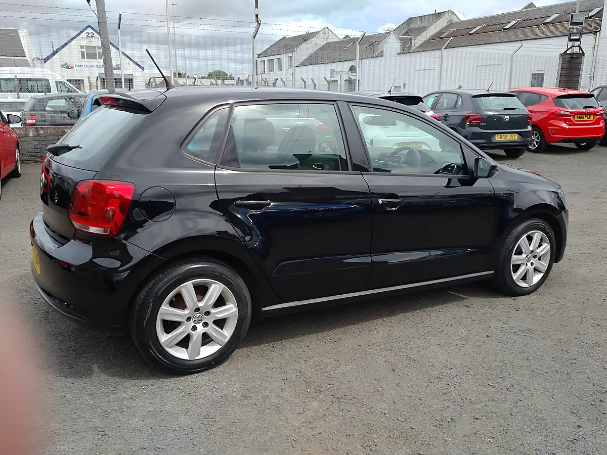 Used 2011 Volkswagen Polo Se Black - Interior and Exterior details 7