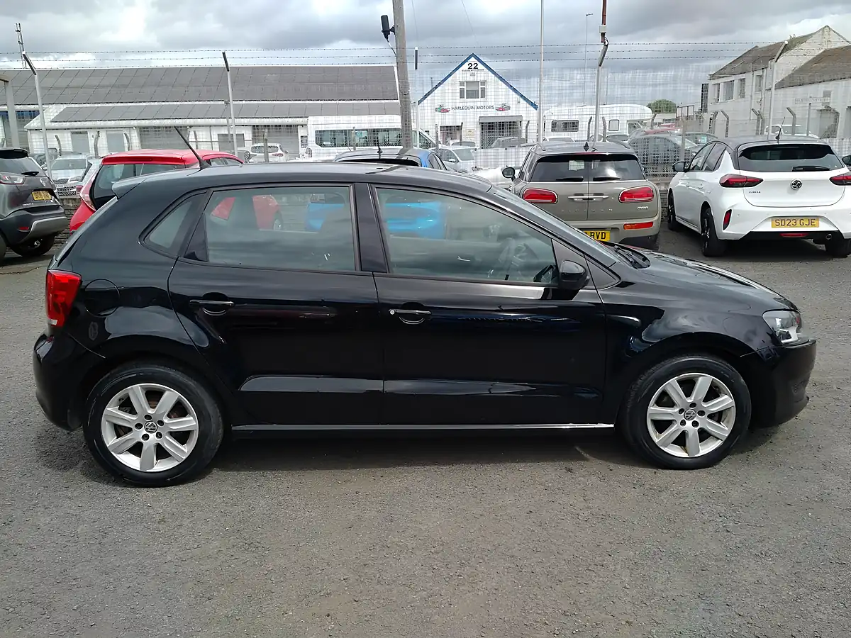 Used 2011 Volkswagen Polo Se Black - Interior and Exterior details 8