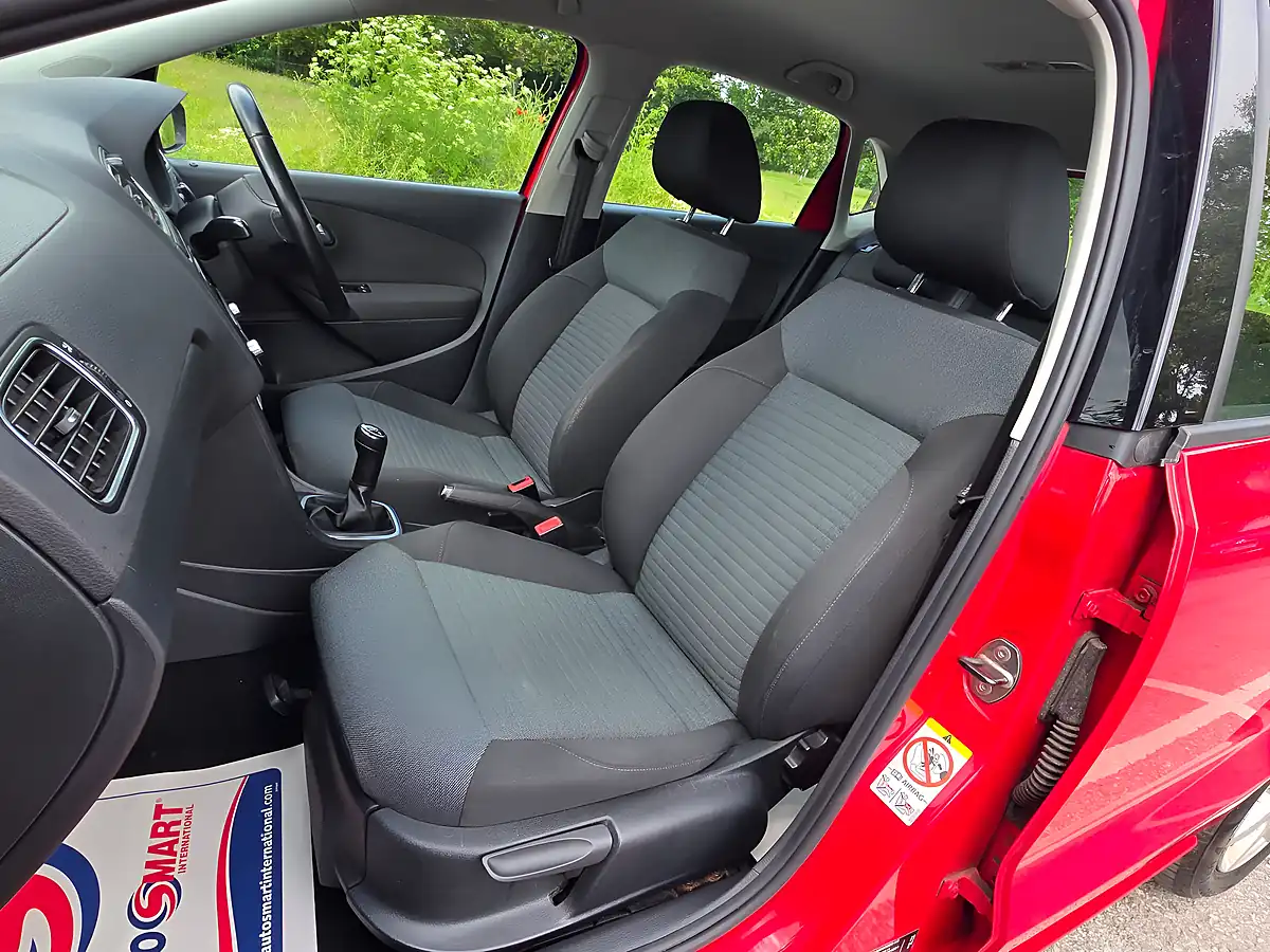 Used 2011 Volkswagen Polo Se Red - Interior and Exterior details 10