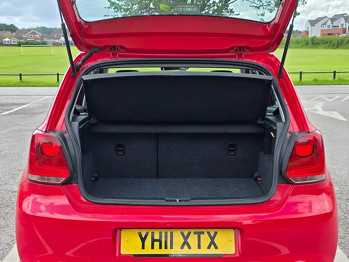 Used 2011 Volkswagen Polo Se Red - Interior and Exterior details 17