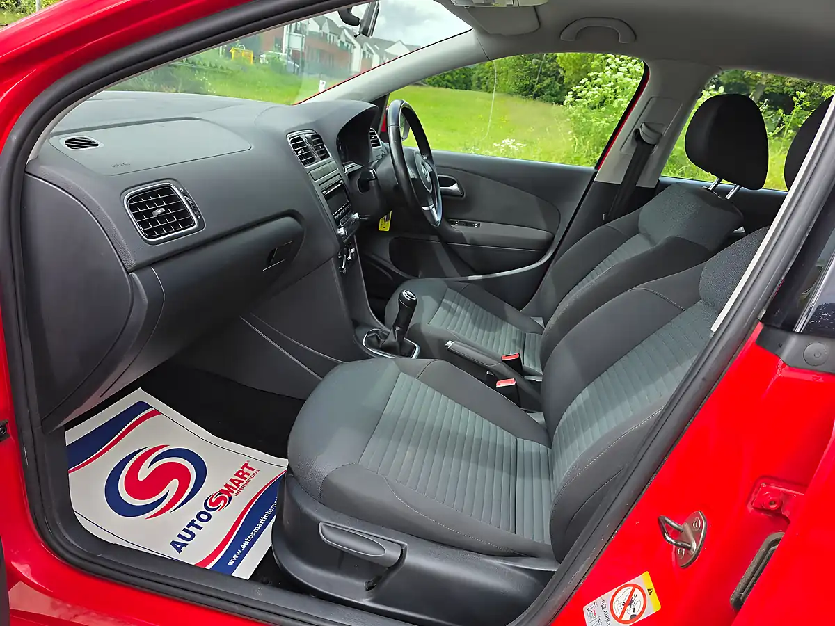 Used 2011 Volkswagen Polo Se Red - Interior and Exterior details 9