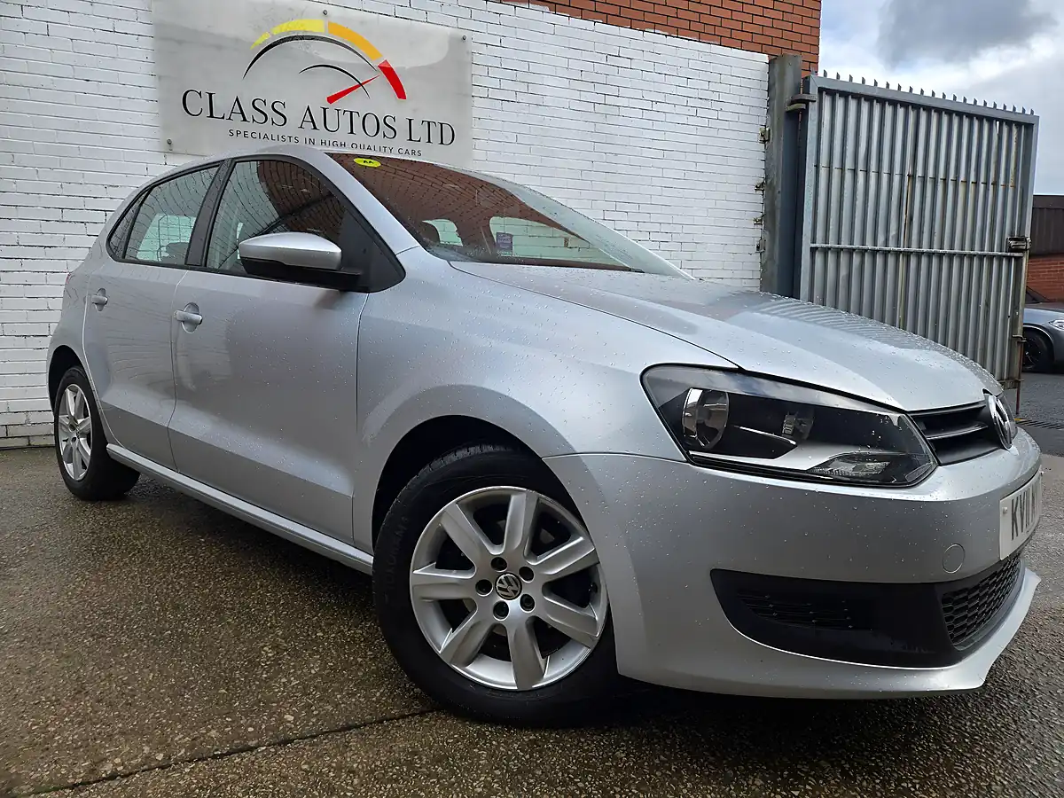 Used 2011 Volkswagen Polo Se Silver - Front View