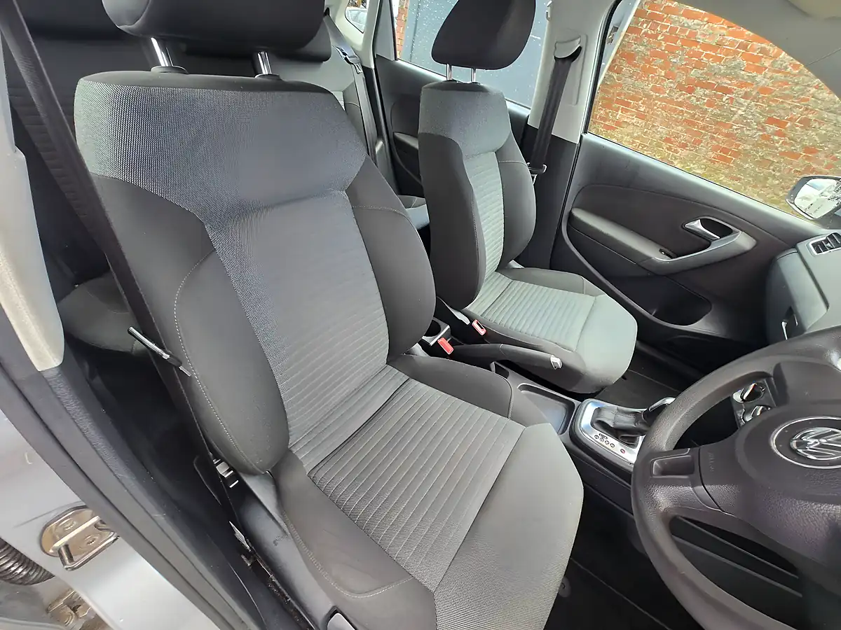 Used 2011 Volkswagen Polo Se Silver - Interior and Exterior details 14