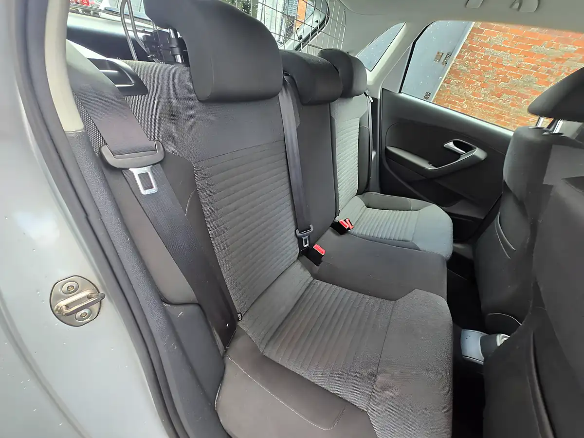Used 2011 Volkswagen Polo Se Silver - Interior and Exterior details 16