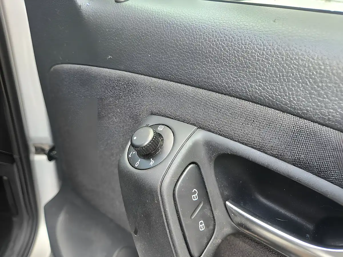 Used 2011 Volkswagen Polo Se Silver - Interior and Exterior details 18