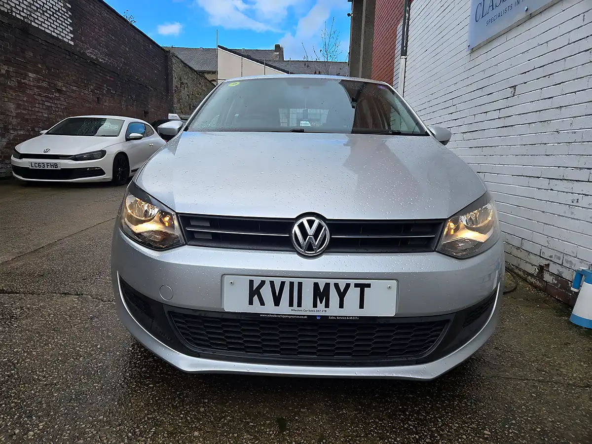 Used 2011 Volkswagen Polo Se Silver - Interior and Exterior details 2