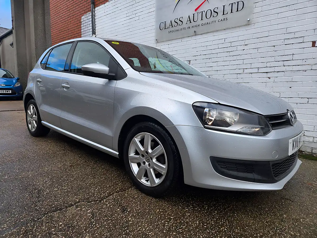 Used 2011 Volkswagen Polo Se Silver - Interior and Exterior details 5