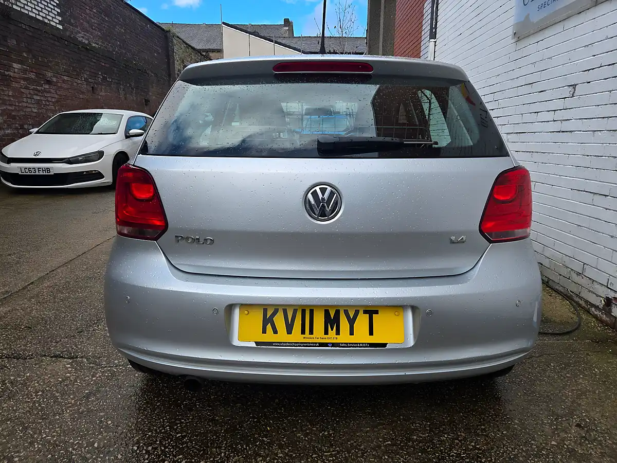 Used 2011 Volkswagen Polo Se Silver - Interior and Exterior details 7