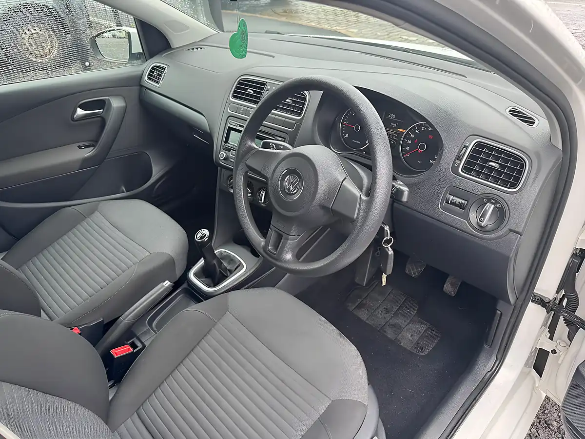 Used 2011 Volkswagen Polo Se White - Interior and Exterior details 13