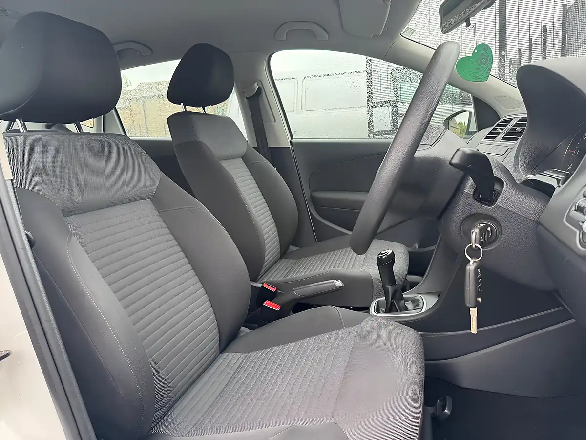 Used 2011 Volkswagen Polo Se White - Interior and Exterior details 14