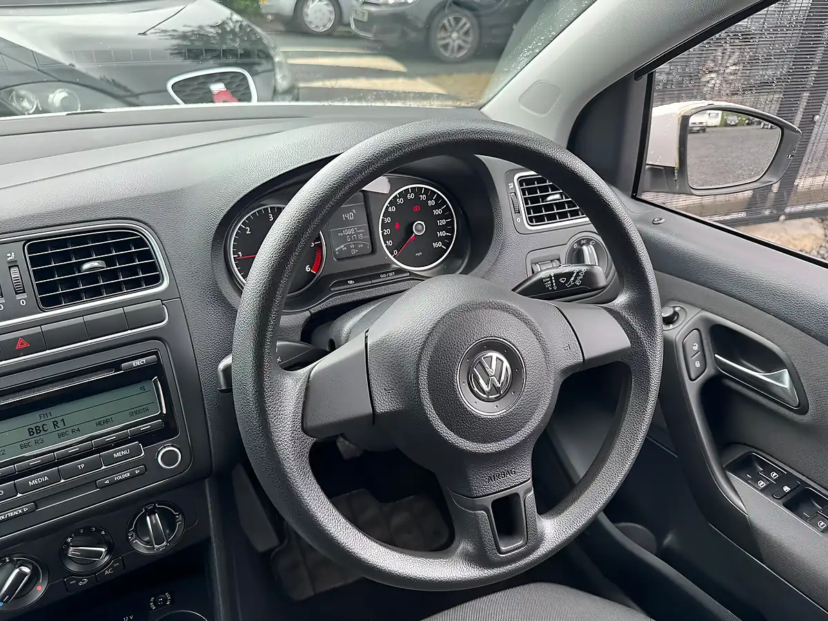 Used 2011 Volkswagen Polo Se White - Interior and Exterior details 19