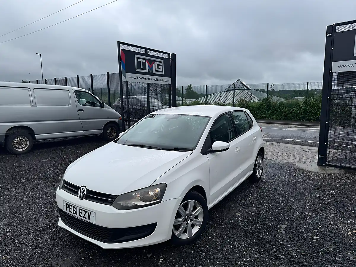 Used 2011 Volkswagen Polo Se White - Interior and Exterior details 4