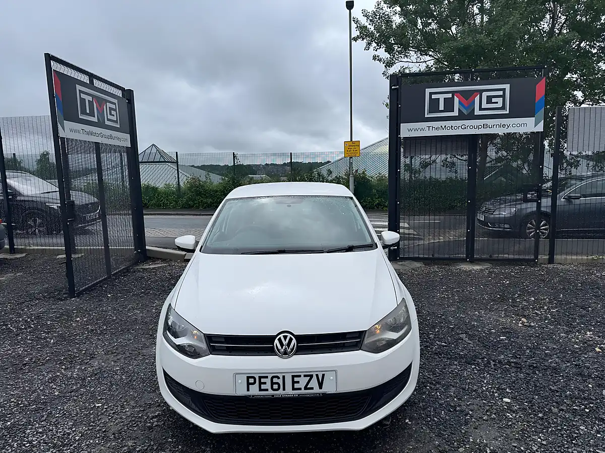 Used 2011 Volkswagen Polo Se White - Interior and Exterior details 5