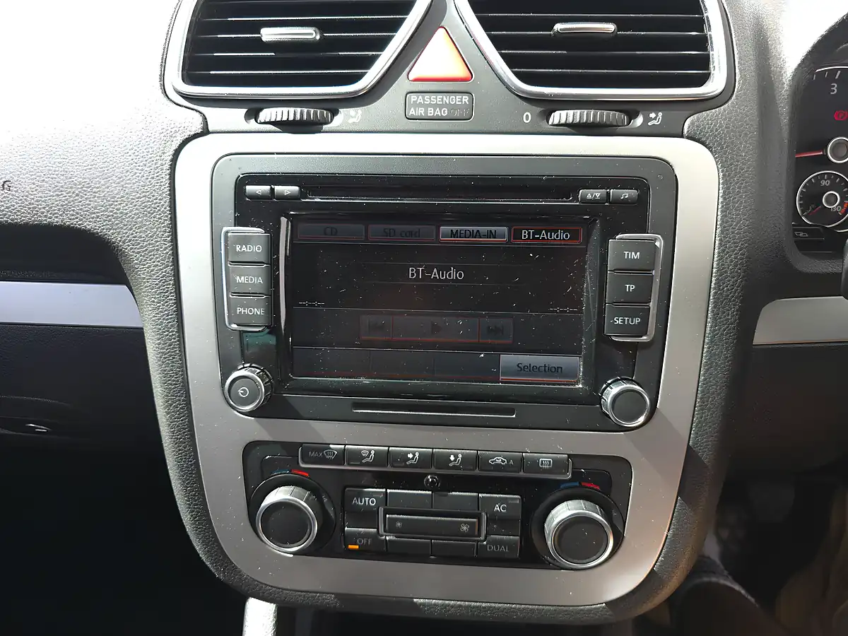 Used 2011 Volkswagen Scirocco Bluemotion Tech GT Black - Interior and Exterior details 17