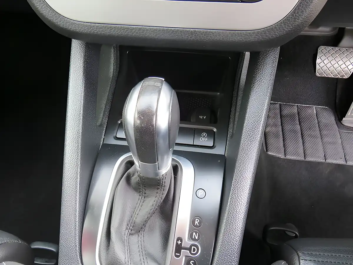 Used 2011 Volkswagen Scirocco Bluemotion Tech White - Interior and Exterior details 11