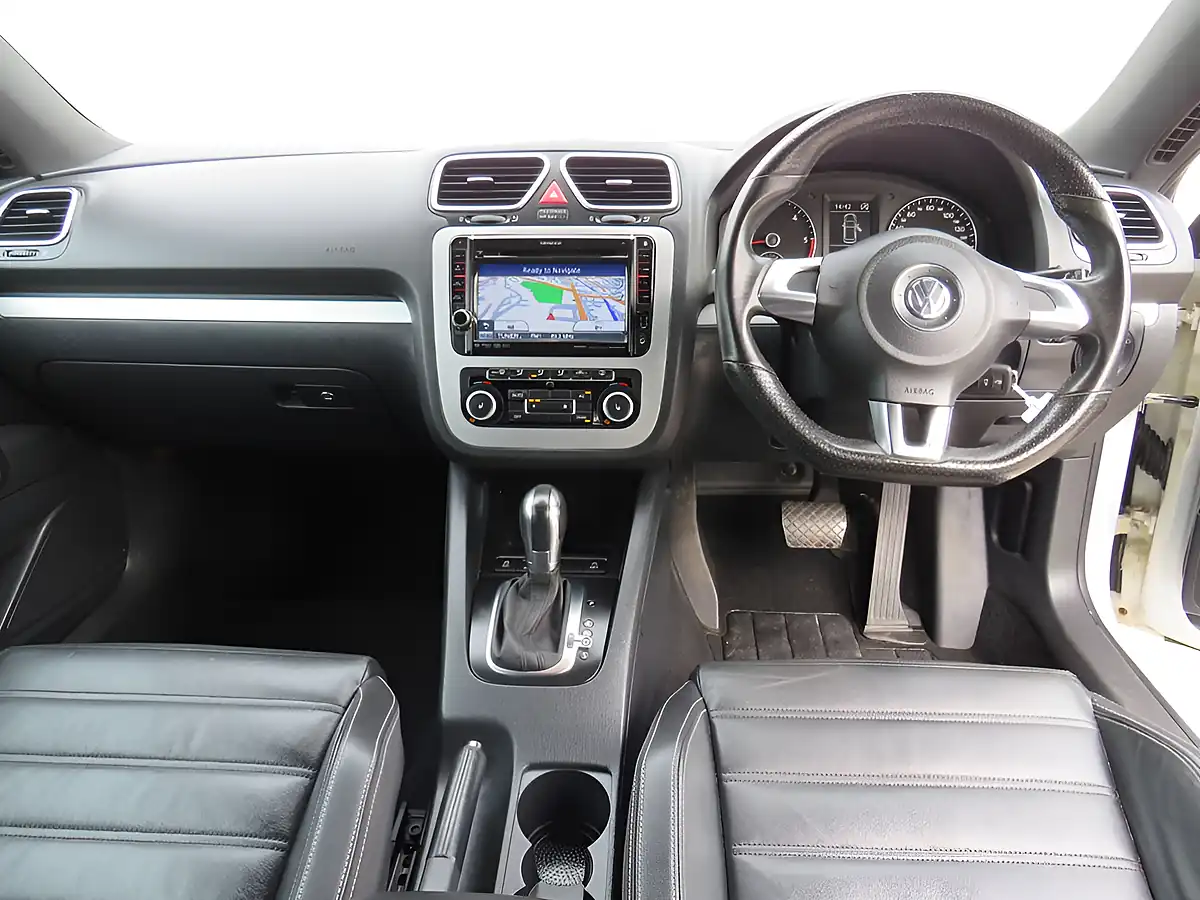 Used 2011 Volkswagen Scirocco Bluemotion Tech White - Interior and Exterior details 2
