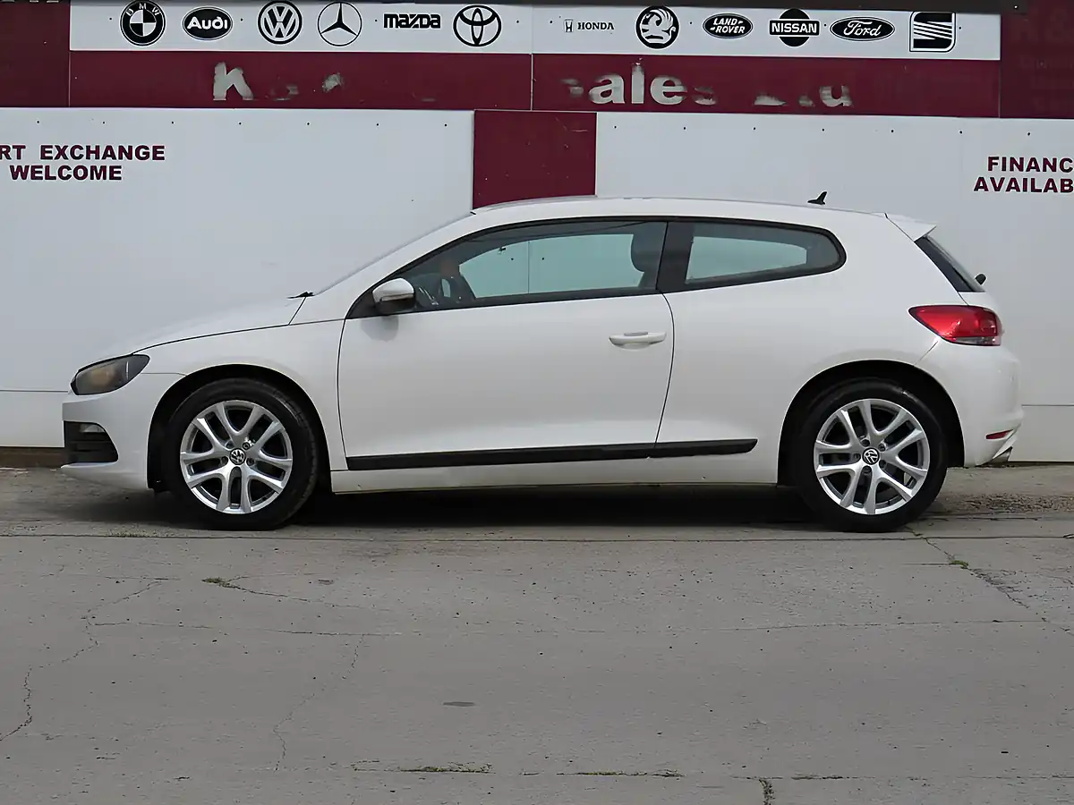 Used 2011 Volkswagen Scirocco Bluemotion Tech White - Interior and Exterior details 5