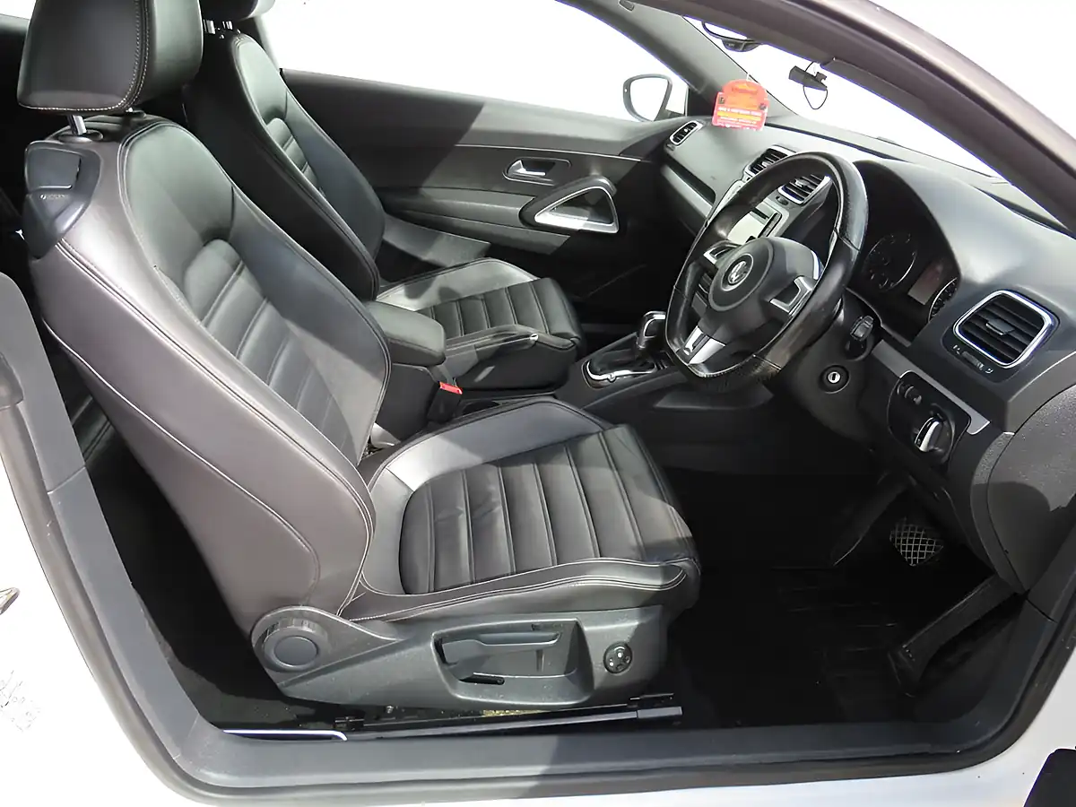Used 2011 Volkswagen Scirocco Bluemotion Tech White - Interior and Exterior details 6