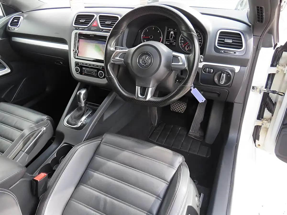 Used 2011 Volkswagen Scirocco Bluemotion Tech White - Interior and Exterior details 8