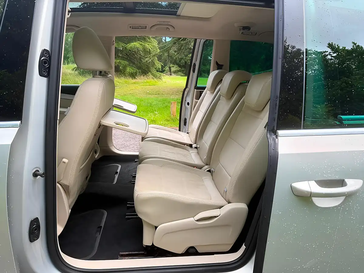 Used 2011 Volkswagen Sharan Sel Silver - Interior and Exterior details 16